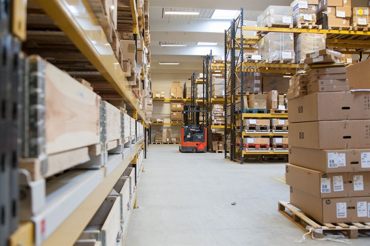 Case Arrow ECS pallet racking system and pallet pull-out units